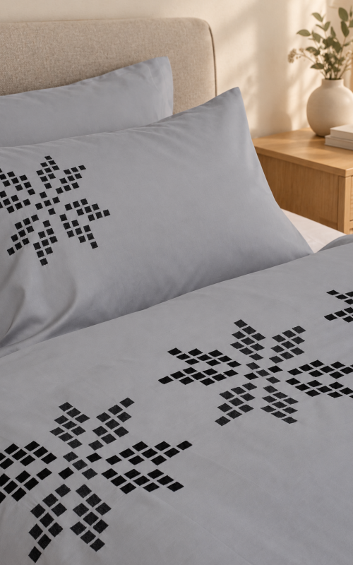 Áttablaðarós með bróderingu - Stærðir 140X200 – 140X220 – 200X200 – 200X220