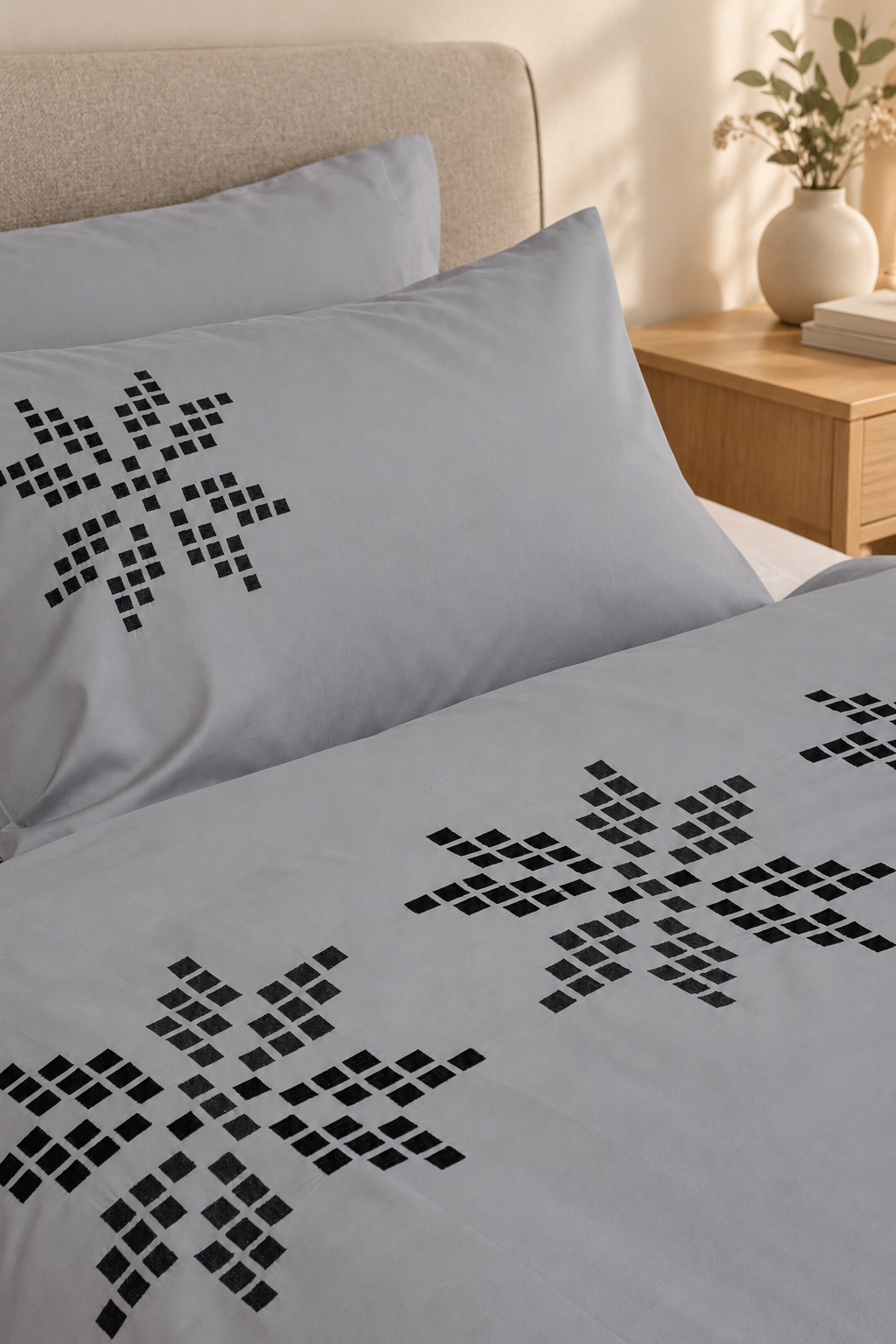 Áttablaðarós með bróderingu - Stærðir 140X200 – 140X220 – 200X200 – 200X220