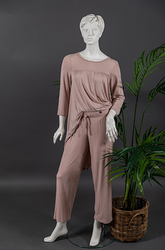 Stílhreinn og þægilegur kjóll úr hitatemprandi náttúrulegu modal stærð S