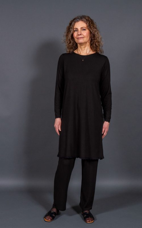 Emma langermakjóll – silkimjúkt modal með blúndukanti