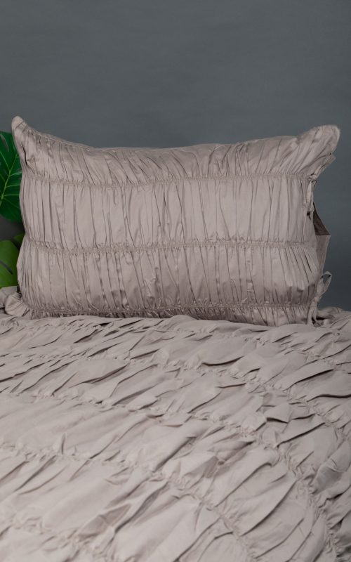 Rykkt koddaver 380 þráða Pima-bómull – Mold brúnn, Jökull hvítur, Sandur dökkgrár – 50×70 cm