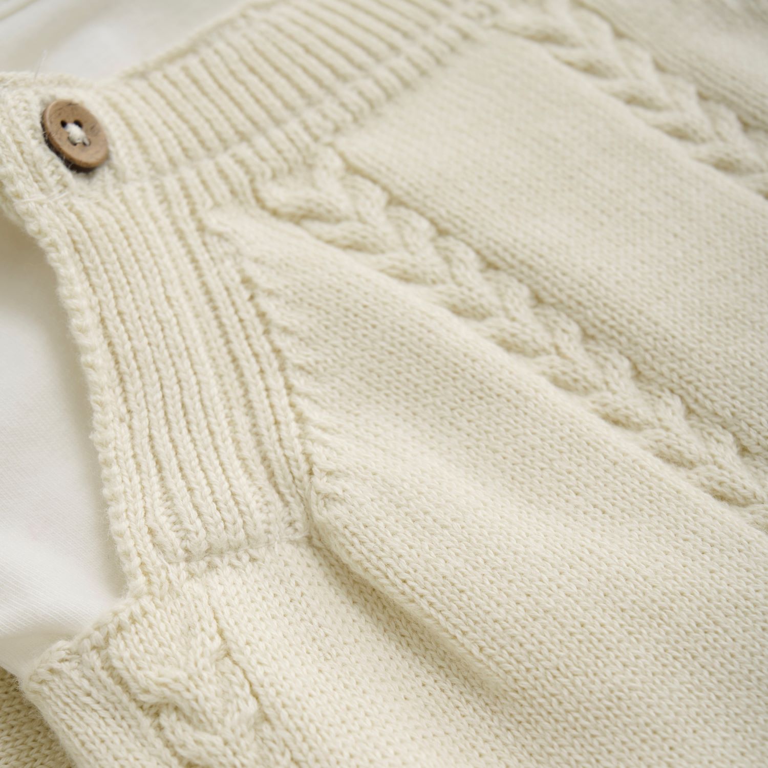 Prjónasett: samfella og smekkbuxur – Fixoni AW25