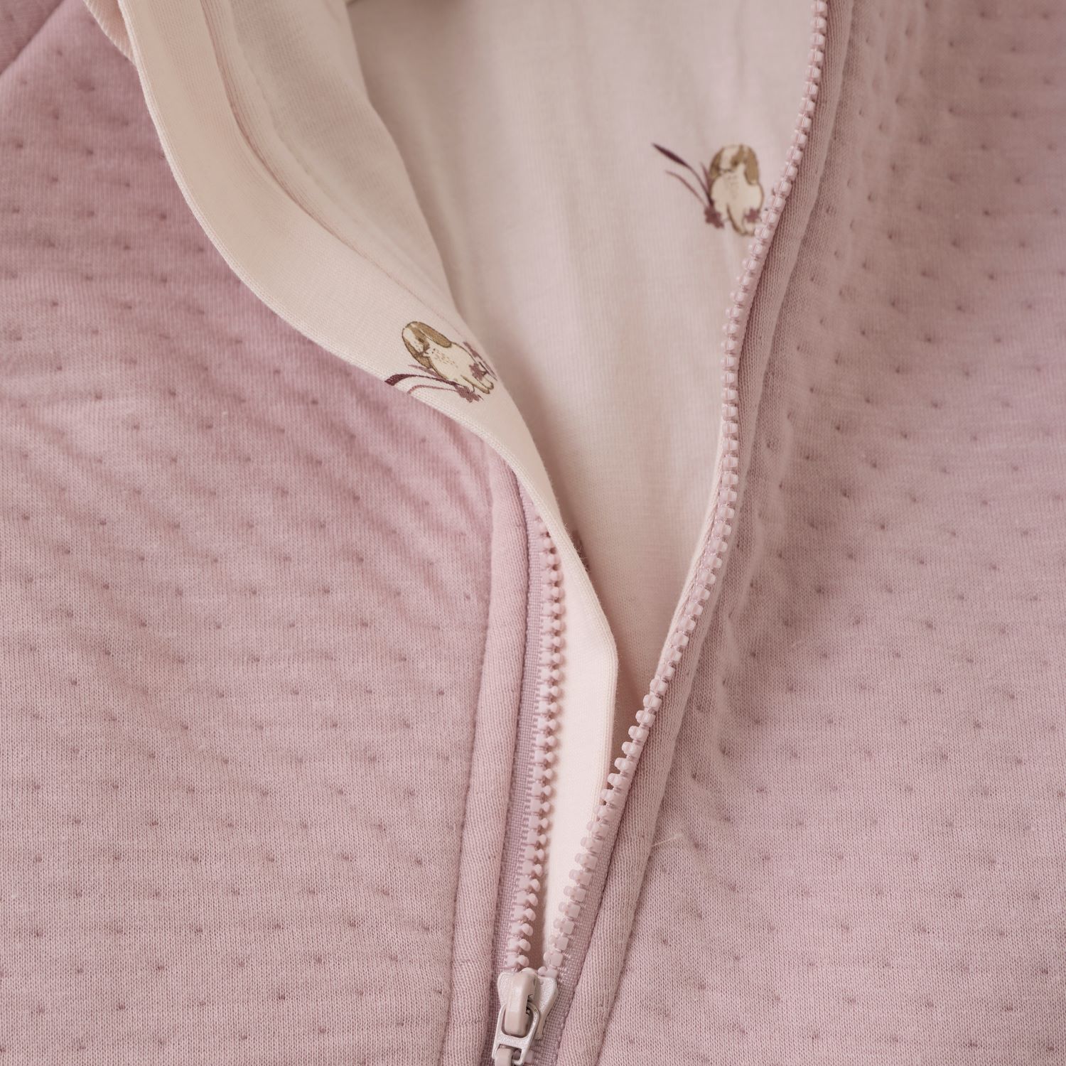 Fóðraður ungbarnagalli með hettu – Fixoni AW25