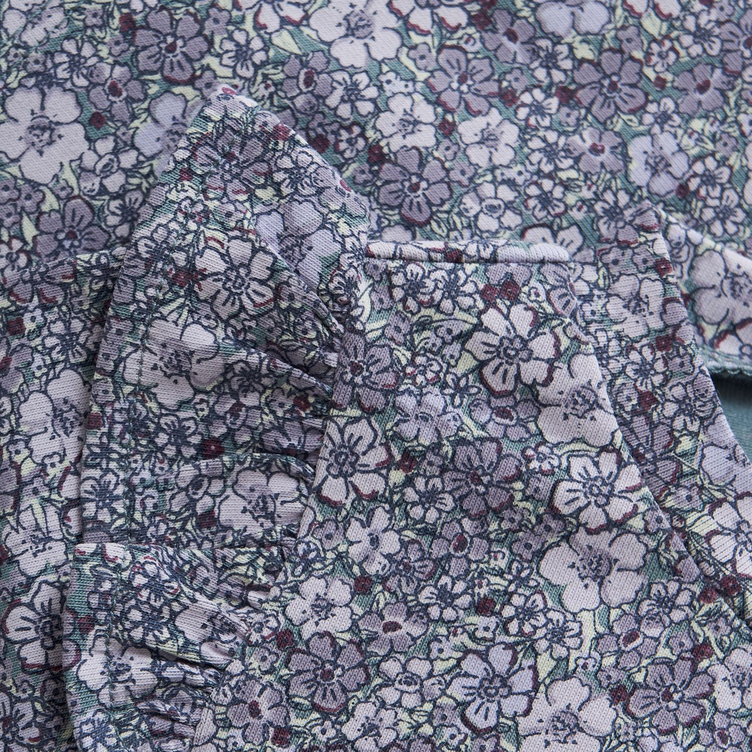 AW25 Blómamynstur – Mjúkur Fixoni bolur úr lífrænni bómull