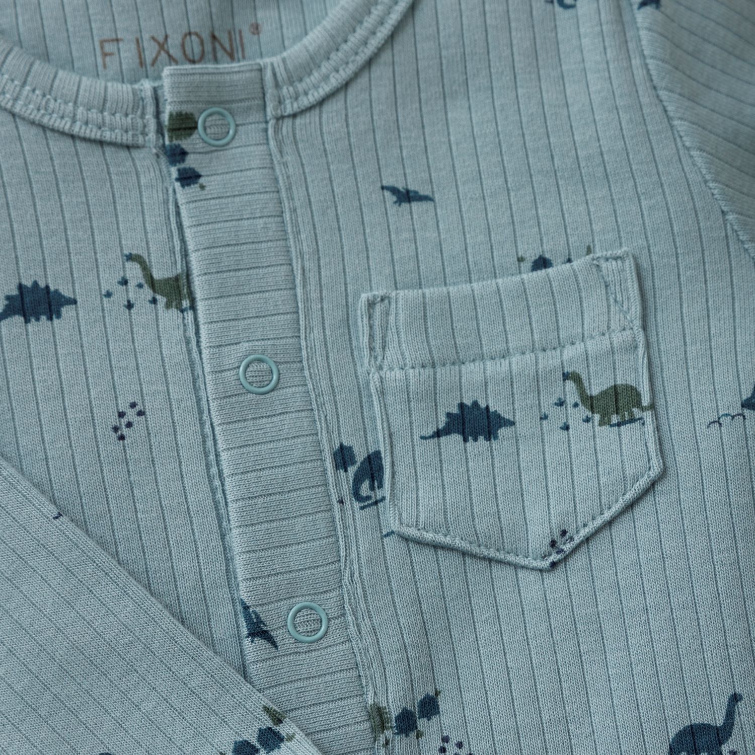 AW25 – Fixoni samfestingur úr riffluðu efni með mynstri