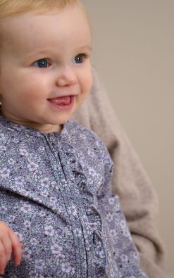 AW25 Blómamynstur – Fixoni samfestingur úr lífrænni bómull