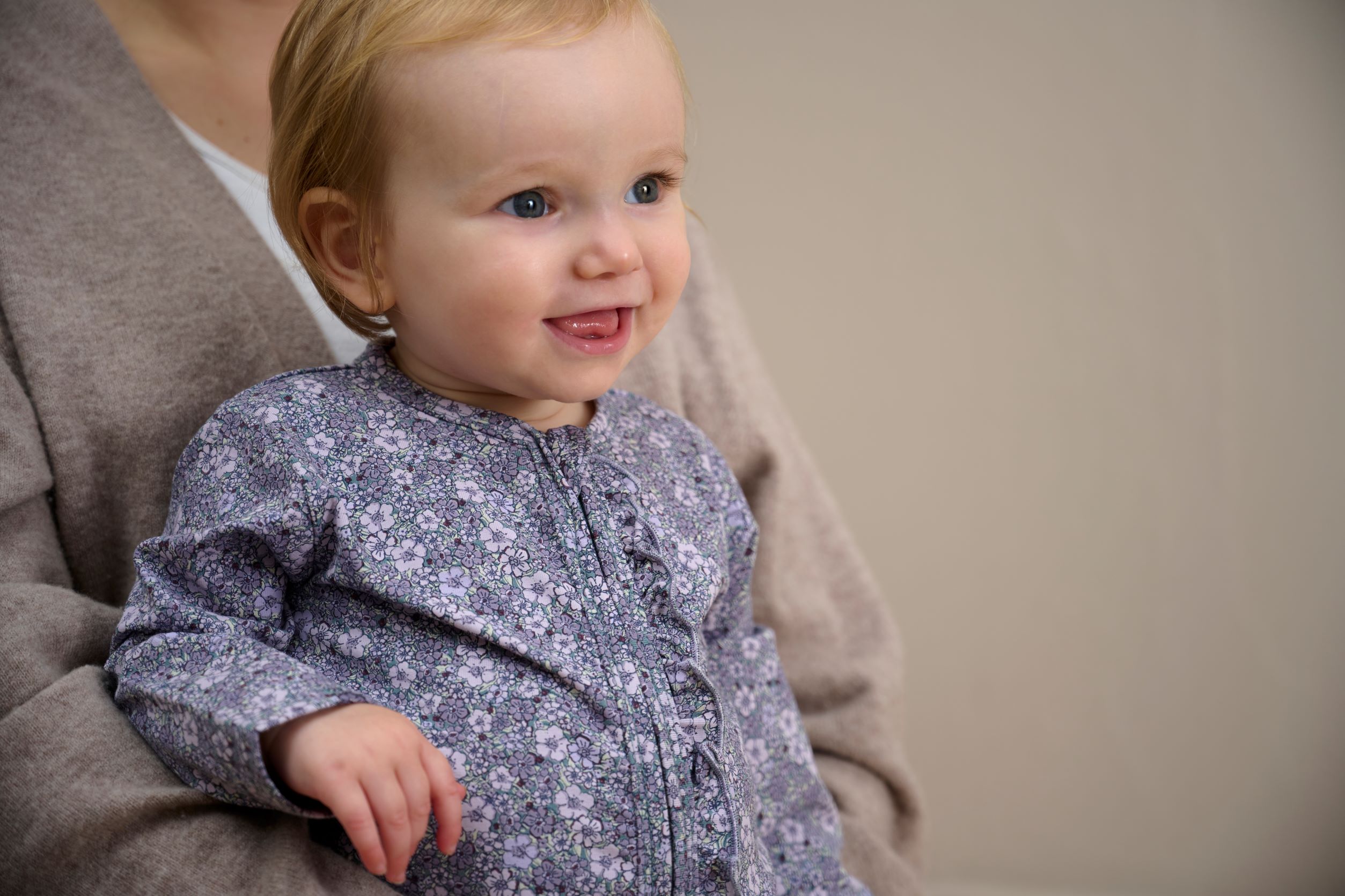 AW25 Blómamynstur – Fixoni samfestingur úr lífrænni bómull