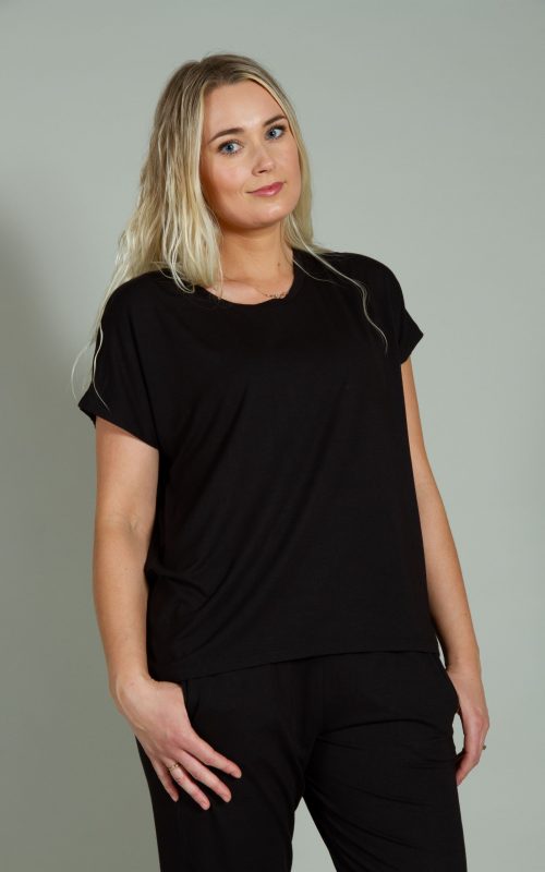 Drífa stuttermabolur - úr hitatemrandi modal
